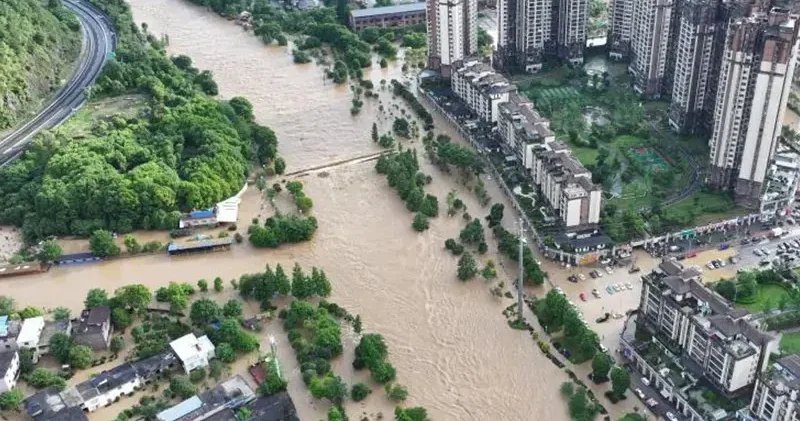 Çin’de şiddetli yağış sele neden oldu: 21 ölü
