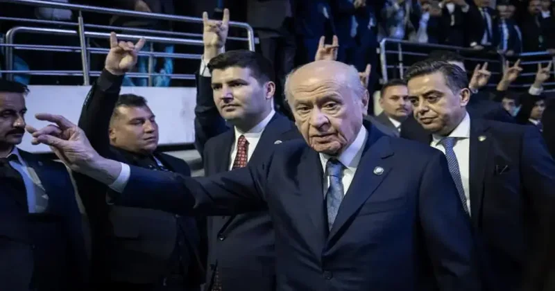 Devlet Bahçeli ye altın kurt başlı tuğun hediye edildi