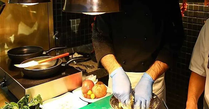 Şefler bir restorana gittiğinde asla bu 8 yemeği sipariş vermiyor Sözcü Gazetesi