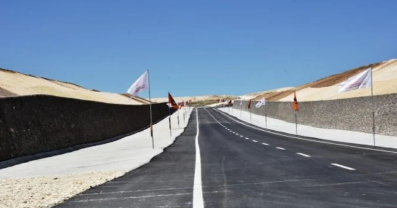 Ahlat Malazgirt yolunda zemin kayması meydana geldi Sözcü Gazetesi