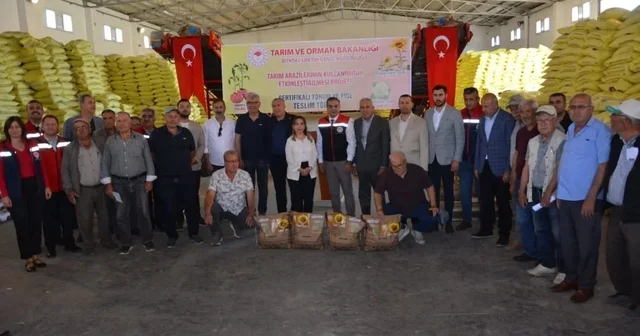 Aydın da 9 bin kilonun üzerinde ayçiçeği tohumu üreticiye dağıtıldı Aydın Haberleri