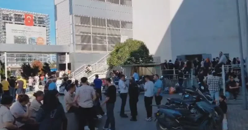 İstanbul da AVM de yangın! Vatandaşlar tahliye edildi