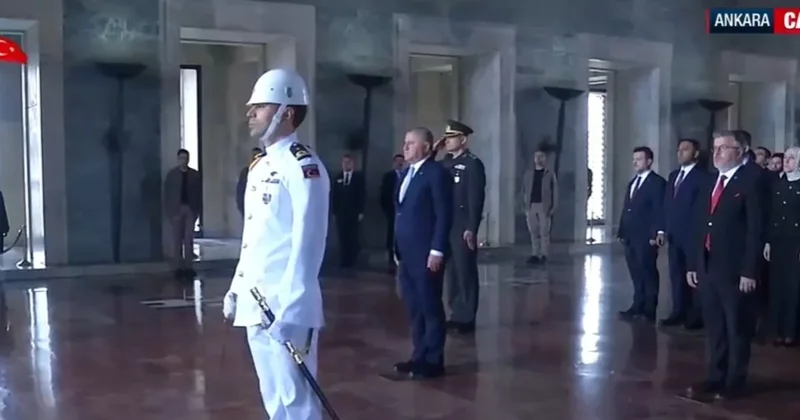 19 Mayıs tüm yurtta coşkuyla kutlanıyor: Anıtkabir de tören! 81 ilden gençler ve milli sporcular geldi