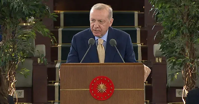 Cumhurbaşkanı Erdoğan: Gençlerimizle kol kola, omuz omuza yürümeyi sürdüreceğiz