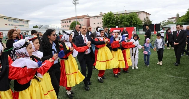 Vali Taşolar Kafkas oynadı, halay çekti Iğdır Haberleri