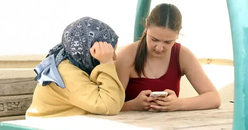 Sanal medyada sürekli aynı içeriklere maruz kalan bireyler empati yeteneğini yitirebilir