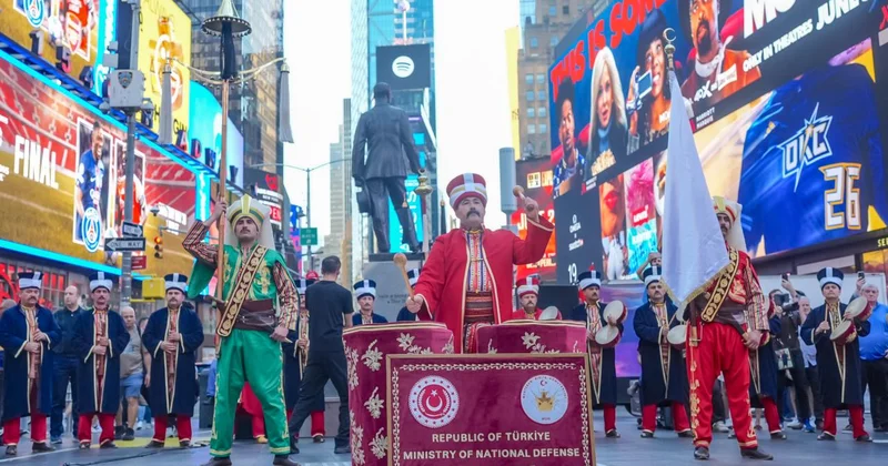 Milli Savunma Bakanlığı Mehteran Birliği Times Meydanı nda performans sergiledi