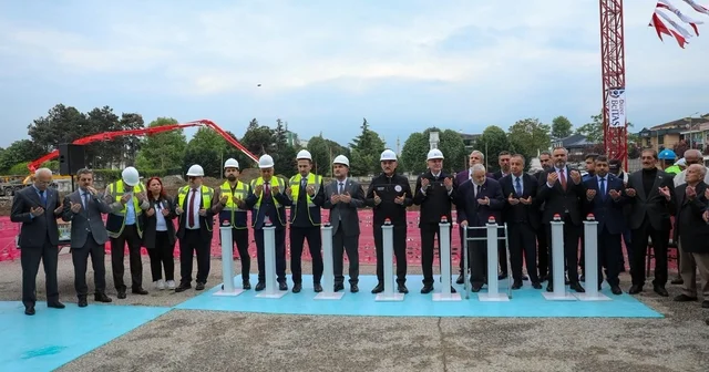 Düzce de 81 ilden getirilecek taşlar şehrin vizyonunu yansıtacak Anıt Eser in temeli görkemli törenle atıldı Düzce Haberleri