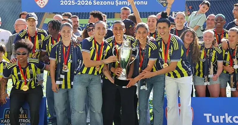 Fenerbahçe Kadın Futbol Takımı, şampiyonluk kupasını Kadıköy de kaldırdı Fanatik Gazetesi Fenerbahçe (FB) Haberleri Spor