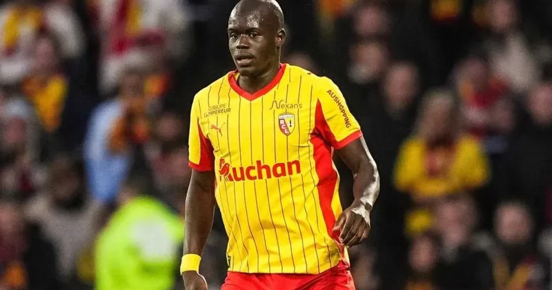 Son dakika haberi: Malang Sarr ın temsilcisi, Fenerbahçe için geldi!