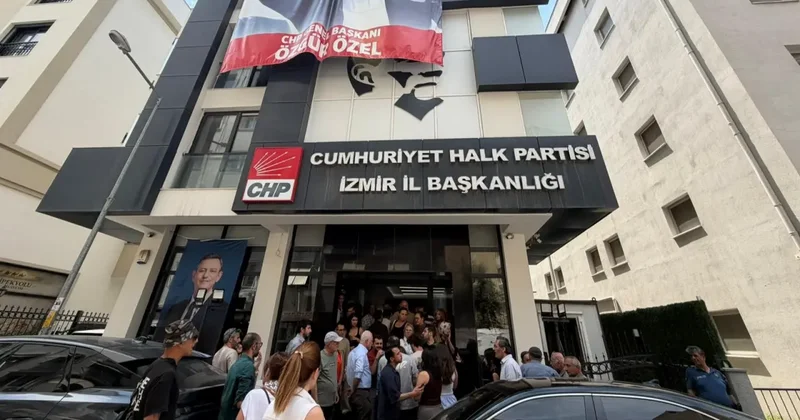 CHP İzmir İl Başkanlığı karıştı! Karanfil krizi partilileri karşı karşıya getirdi!