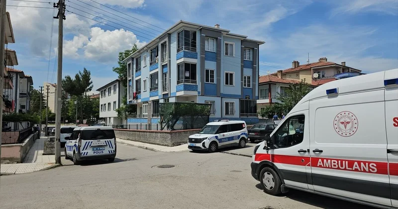 Çorum da kan donduran olay: Daha önce uzaklaştırma kararı aldırmak istedikleri kız, anne babasını rehin aldı