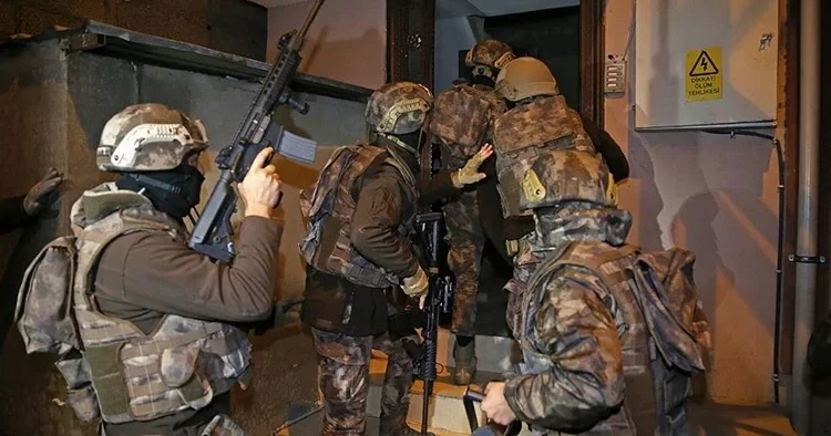 Bakan Gürlek açıkladı! 5 ilde sokak çetelerine operasyon: 32 şüpheli hakkında adli işlem