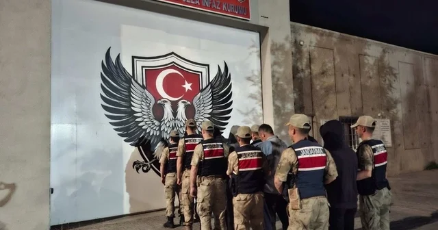 Iğdır da 11 düzensiz göçmen ve 5 organizatör yakalandı Iğdır Haberleri Habertürk Yerel Haberler
