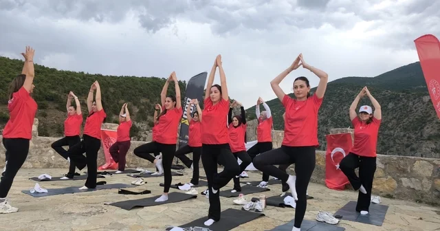 Cehennem Deresi Kanyonu nda yoga yaptılar Artvin Haberleri Habertürk Yerel Haberler