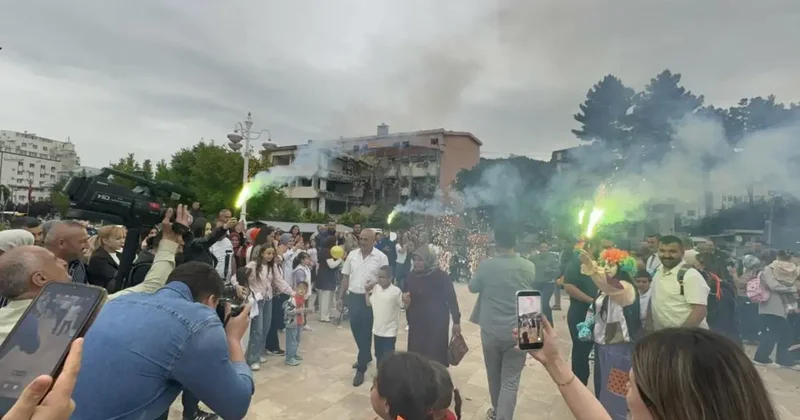 Kanseri yenen 8 yaşındaki Nuh için yüzlerce balon gökyüzüne bırakıldı