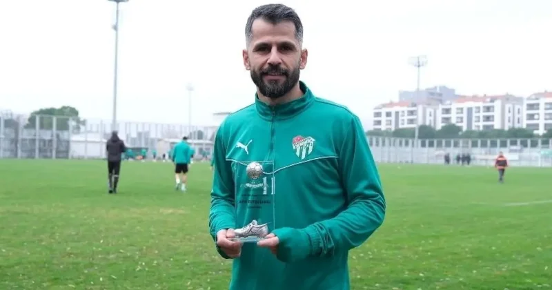 Bursaspor iç transferde ilk imzayı attırdı! Tecrübeli isim takımda kaldı