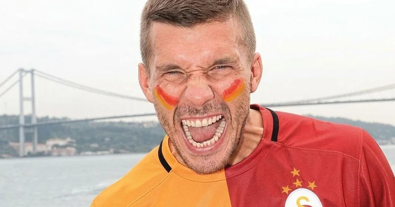 Fenerbahçe nin rakibi olan Podolski den flaş paylaşım