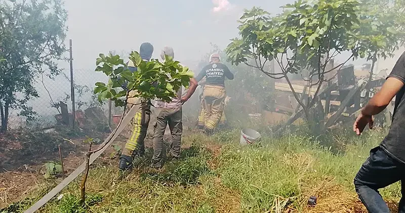 Silivri de otlukta çıkan yangın gecekonduya sıçradı