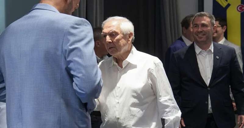 Vedat Muriqi nin Aziz Yıldırım ile tokalaşmadan önce yaptığına beğeni yağıyor
