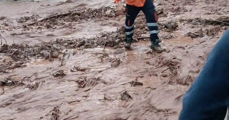 Sağanak vurdu, dere taştı: Köyde su baskınları yaşandı
