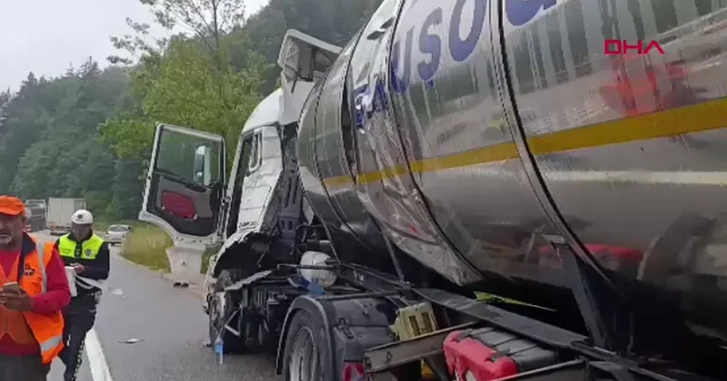 Bursa da trafik kazası! Bariyerlere çarpan tankerin şoförü yaralandı