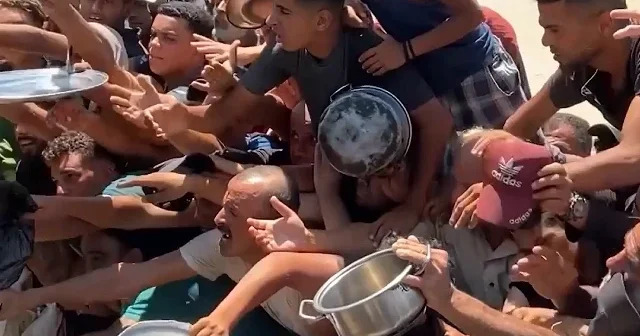 Gazze de açlık devam ediyor: Kadınlar ve çocuklar sıcak yemek dağıtımı için sıraya girdi VİDEO İZLE
