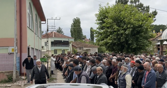 İş kazasında hayatını kaybeden genç işçi son yolculuğuna uğurlandı Tokat Haberleri Habertürk Yerel Haberler