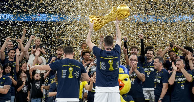 Fenerbahçe Beko sezonu 3 kupayla kapattı!