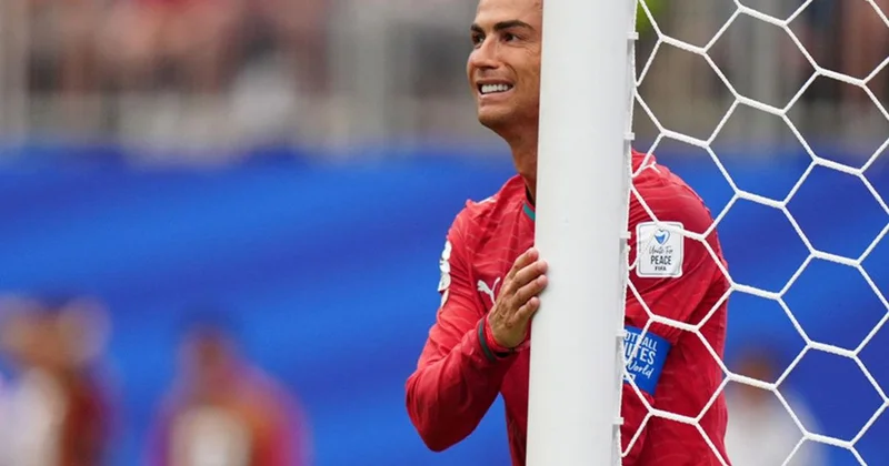 Söyledikleri çok acımasız! Thierry Henry, Cristiano Ronaldo yu topa tuttu