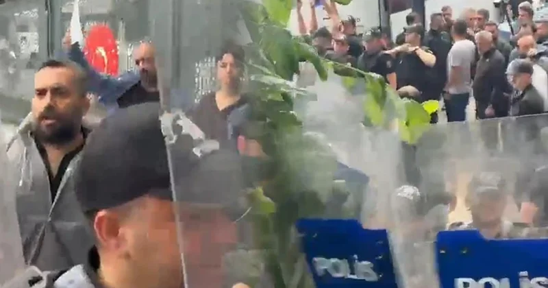 Bakanlık önündeki eylemde öğretmenlere gözaltı, basına kalkan engeli Sözcü Gazetesi