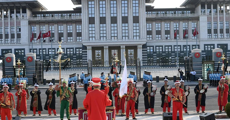 İtibardan tasarruf yok harcamaya devam Sözcü Gazetesi