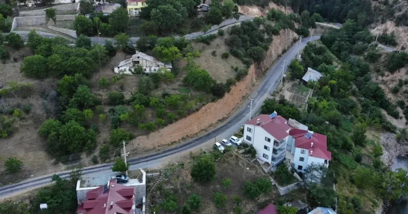 Gümüşhane de vatandaşların tapulu arazileri toprak kaymaları nedeniyle her geçen gün küçülüyor