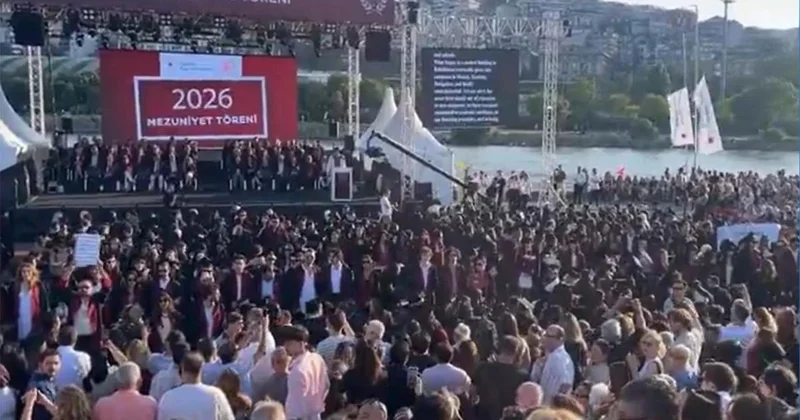 Bilgi Üniversitesi nin mezuniyet töreninde rektör protesto edildi
