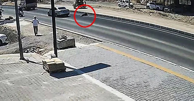 Kamyonetin çarptığı yaya ağır yaralandı; 16 yaşındaki sürücü gözaltında Mersin Haberleri Habertürk Yerel Haberler