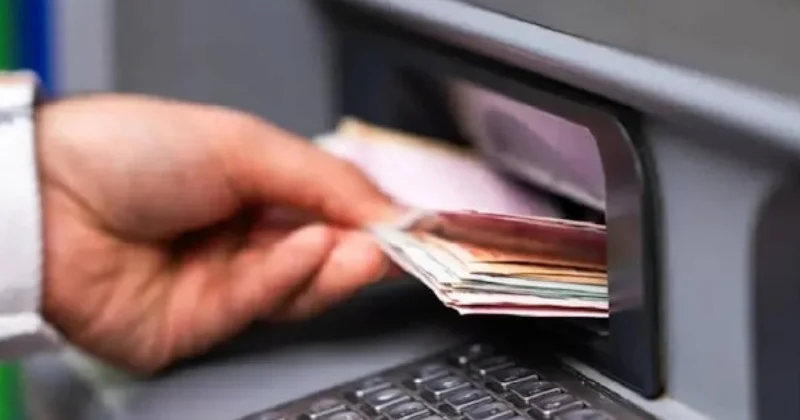 ATM ye para yatırırken bunu yapanın parasına anında bloke konuluyor Sözcü Gazetesi
