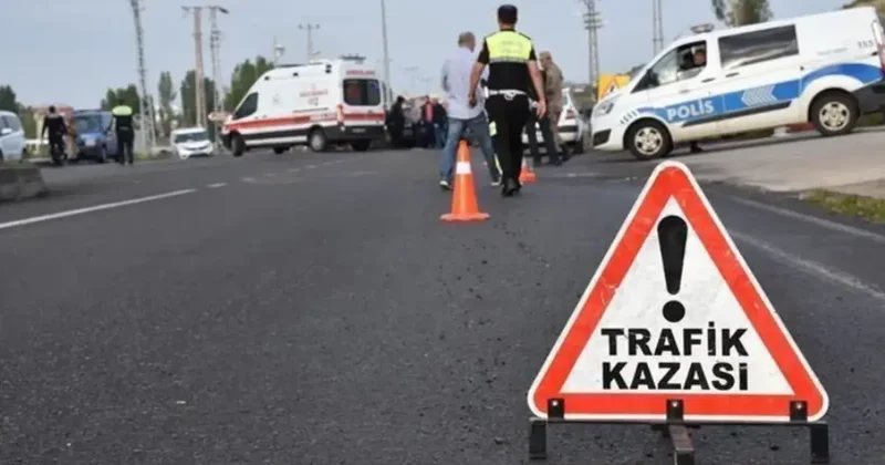 Hakkari de otomobiller çarpıştı; 2 si ağır 7 yaralı