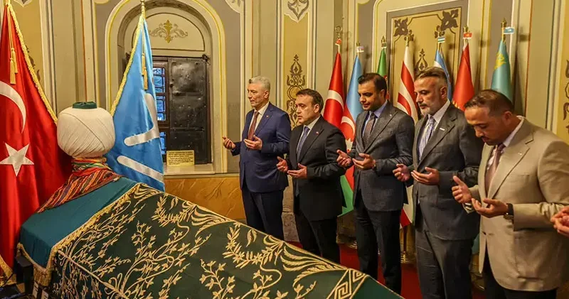 Bakan Bolat, Ertuğrul Gazi Türbesi’ni ziyaret etti