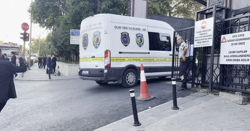 Karacaahmet Mezarlığı nda hareketli dakikalar: Arif Ahmet Denizolgun un mezarı açılıyor