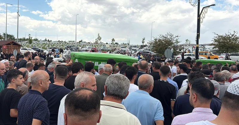Sivas ta Minibüs Uçuruma Devrildi: 4 Kişi Hayatını Kaybetti