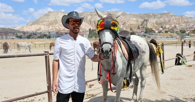 Kapadokya nın Güzel Atlar Diyarı nda güneş gözlüklü at ilgi odağı oldu Nevşehir Haberleri Habertürk Yerel Haberler