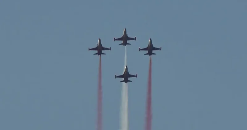 Türk Yıldızları ndan Yalova semalarında nefes kesen gösteri