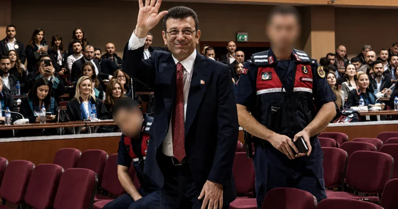 İBB davasında tansiyon yükseldi! İmamoğlu soru sorunca hakimden sert müdahale: Böyle soru sorulmaz