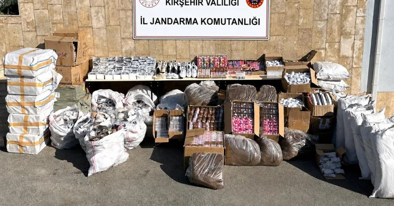 Kırşehir de kaçakçılık operasyonu: 5 bin 23 ürün ile 500 kilogram çay ve tütün ele geçirildi