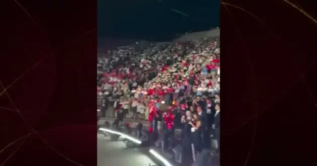 Bilal Erdoğan, TÜGVA Yaz Okulları İzmir Finali’nde “Kardan Aydınlık” ezgisini seslendirdi