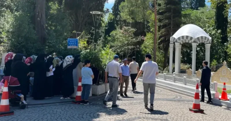 Cemaat üyeleri Karacaahmet Mezarlığı nda toplandı Sözcü Gazetesi