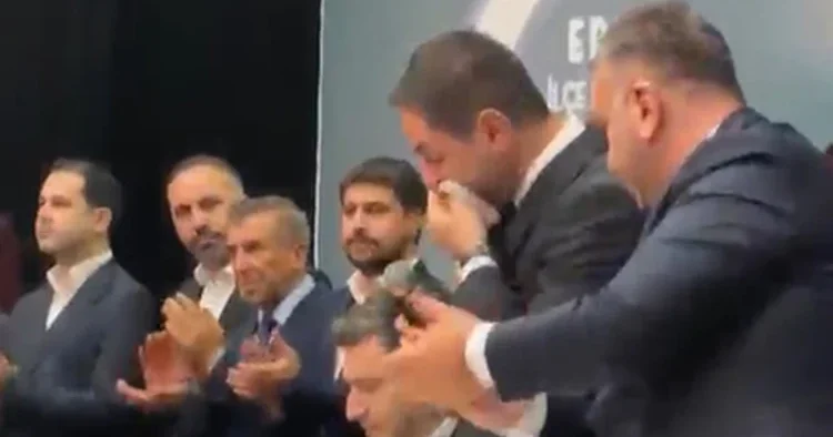 Kongrede duygu dolu anlar: MHP li vekil, gözyaşlarına hakim olamadı