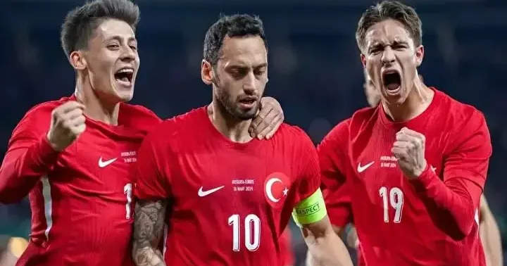 Taraftarları yağmur çamur demeden stadyumları dolduruyor! Türkiye zirvede yerini aldı