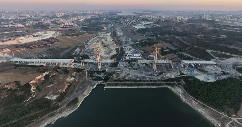 250 tonluk dev yükler havada: Kanal İstanbul un ilk köprüsünde milimetrik tabliye operasyonu