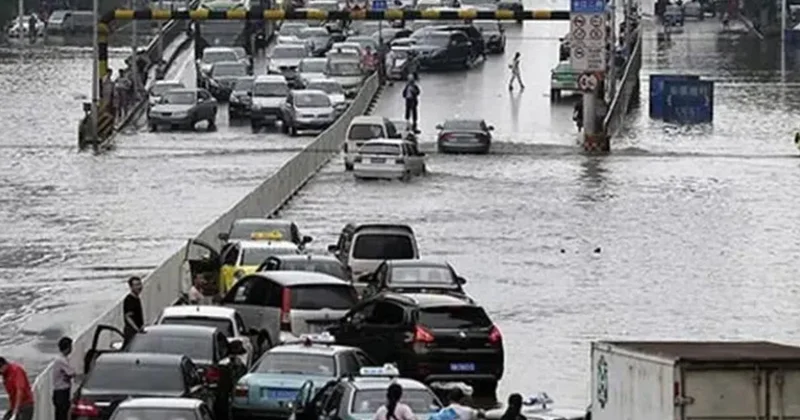 Çin de Sel ve Toprak Kayması: 10 Ölü